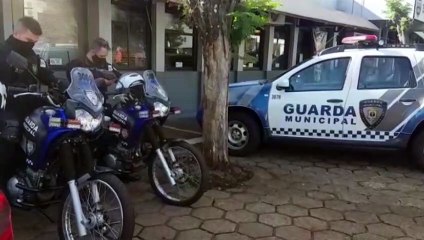 Durante patrulhamento, equipe do GPOM da GM vê arma na cintura de homem e realiza apreensão