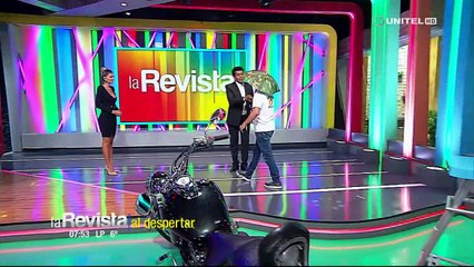 Don Angulo mostró que le va bastante bien con su negocio de salteñas