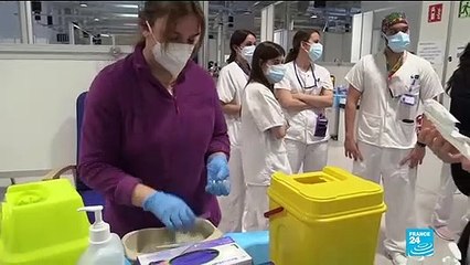 Vaccin AstraZeneca : seuls les plus de 55 ans doivent recevoir le vaccin