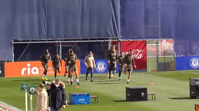 El Atlético de Madrid acude a entrenar de cara al partido del domingo