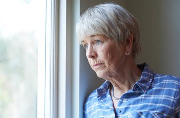 Estudio: La reinfección por COVID-19 es más común en las personas mayores