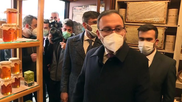 BİTLİS - Bakan Kasapoğlu, Bitlis 8 Ağustos Stadı'nda incelemelerde bulundu