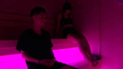 À voir en maillot de bain : une exposition dans un sauna fait fureur au Japon