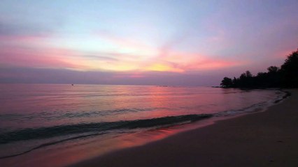 Sound of the sea at dusk. Relax to the sound of nature on a beautiful beach