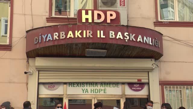 Son dakika haber! DİYARBAKIR - Evlat nöbetinin, HDP'nin kapatılması istemiyle açılan davanın iddianamesinde yer alması aileleri mutlu etti