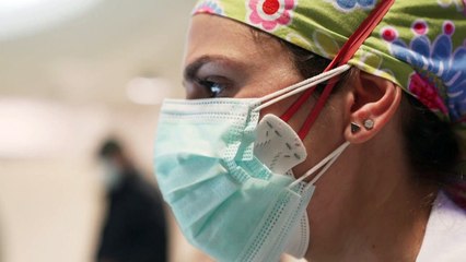 أطباء وممرضون يهجرون بمرارة لبنان الغارق في دوامة من الأزمات