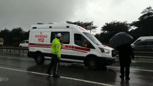 Arnavutköy'de çevik kuvvet polislerini taşıyan minibüs kaza yaptı