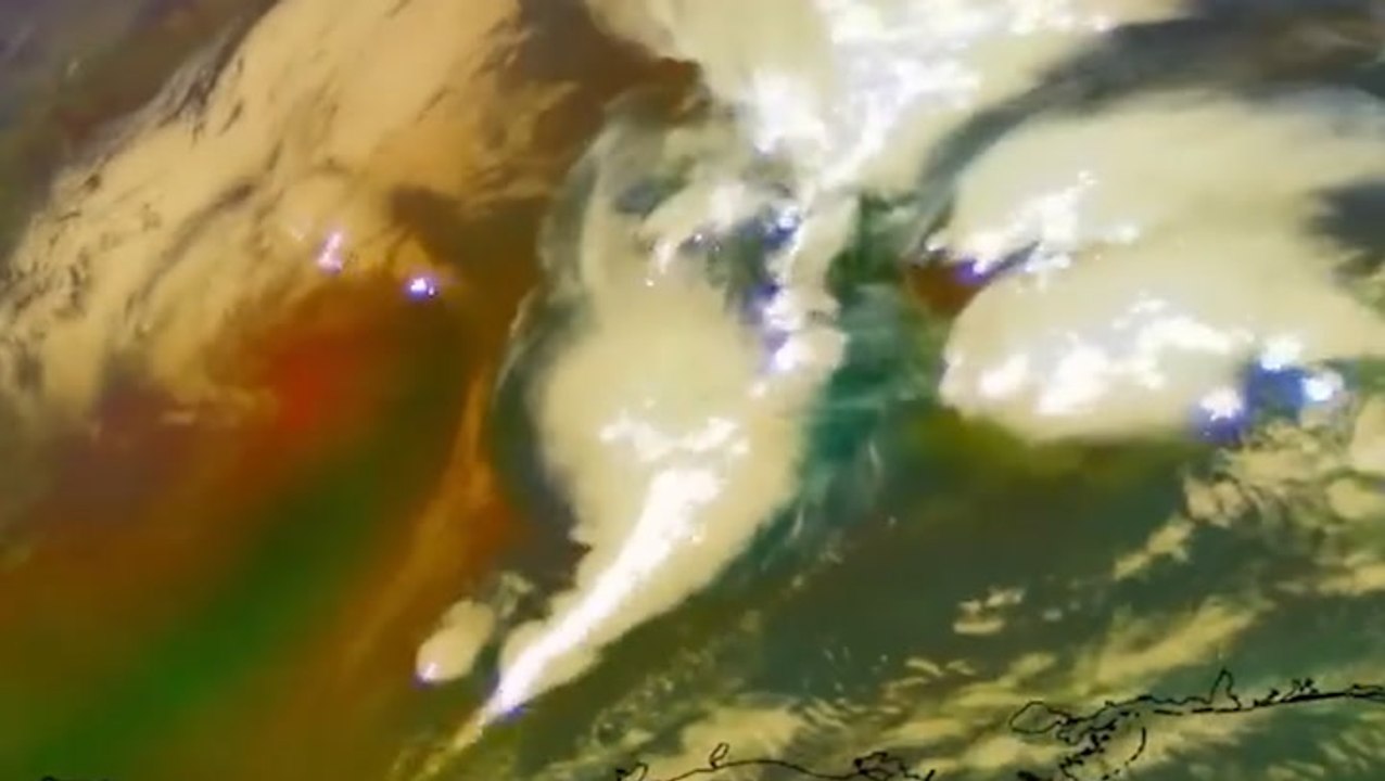 NOAA satellite captures lightning strikes over...