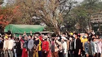 En Birmanie, "les jeunes se battent vraiment pour leur futur", explique le rapporteur de l'ONU, Tom Andrews