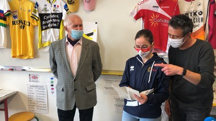 Des élèves participent à la dictée du Tour de France à Brest