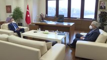 Cumhurbaşkanı Yardımcısı Oktay, AK Parti İstanbul İl Başkanlığı'nı ziyaret etti