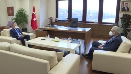 Cumhurbaşkanı Yardımcısı Oktay, AK Parti İstanbul İl Başkanlığı'nı ziyaret etti