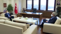 İSTANBUL - Cumhurbaşkanı Yardımcısı Oktay, AK Parti İstanbul İl Başkanlığı'nı ziyaret etti