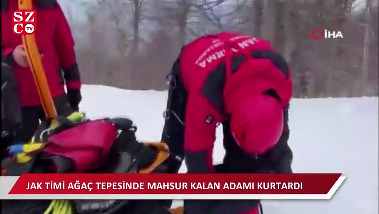 Paraşütle düşen vatandaş ağacın tepesinde mahsur kaldı
