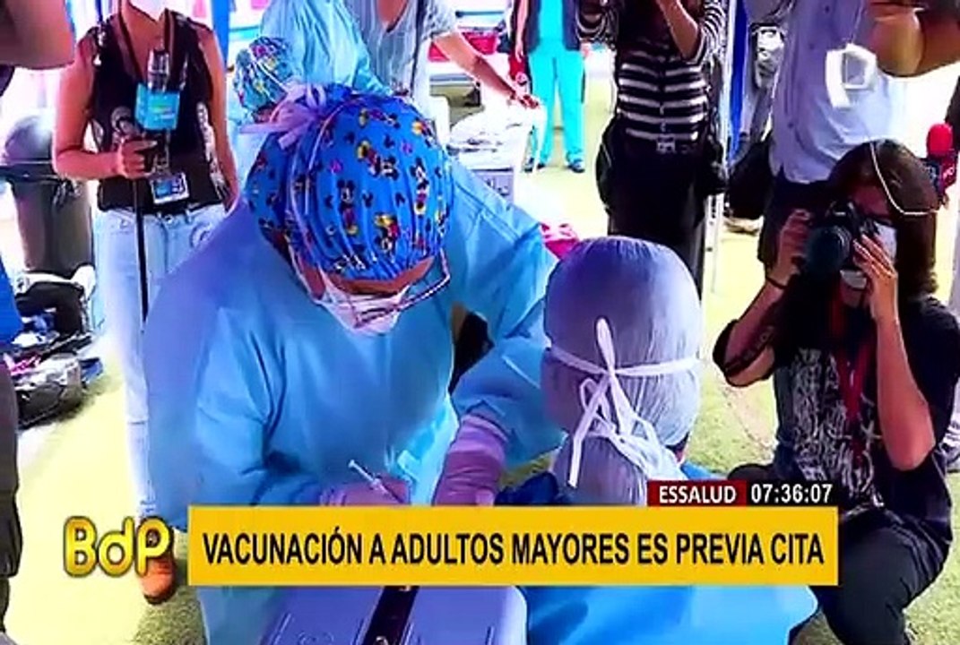 EsSalud: Fiorella Molinelli advierte que vacunación a adultos mayores es con previa cita