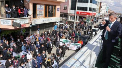 Download Video: Davutoğlu'ndan AK Parti'nin kalesinde miting gibi esnaf ziyareti