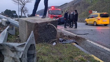 Kontrolden çıkan otomobil aydınlatma direğine çarptı: 4 yaralı