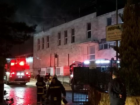 Süt fabrikası alevlere teslim oldu, 200 güvercin telef oldu