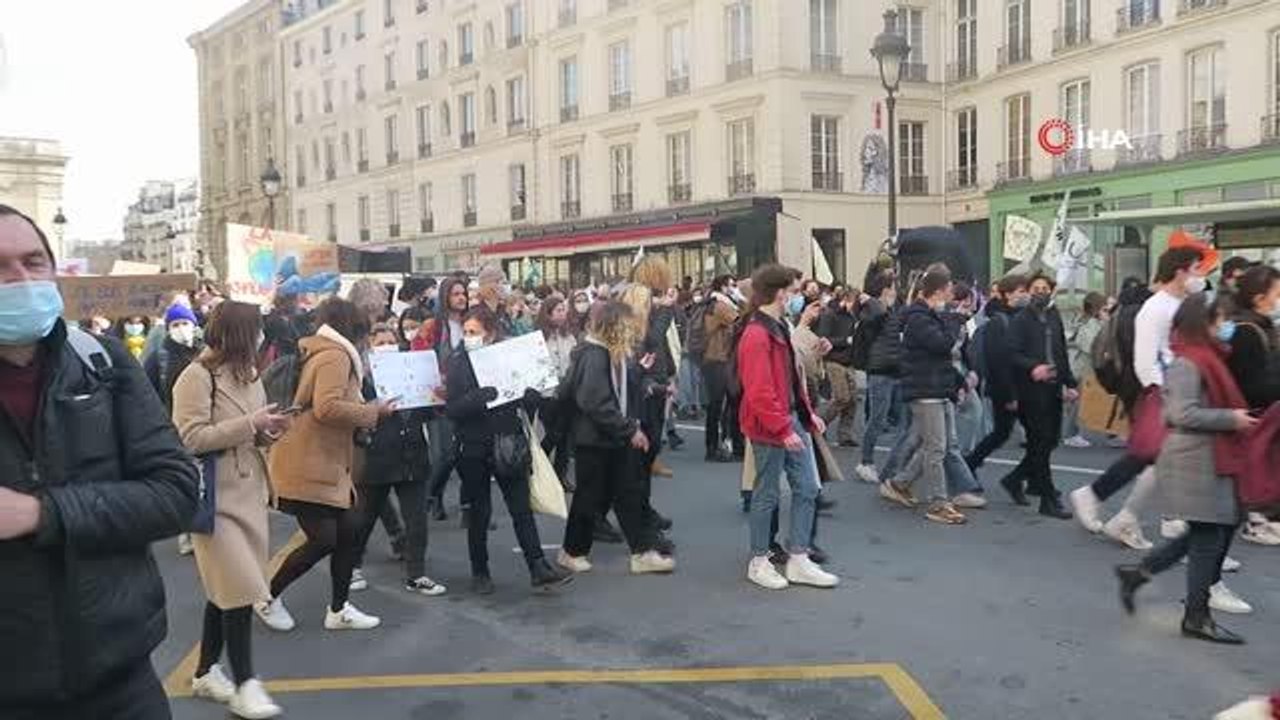 Son dakika haber... Fransa'da çevreci öğrencilerden küreselleşme karşıtı protesto