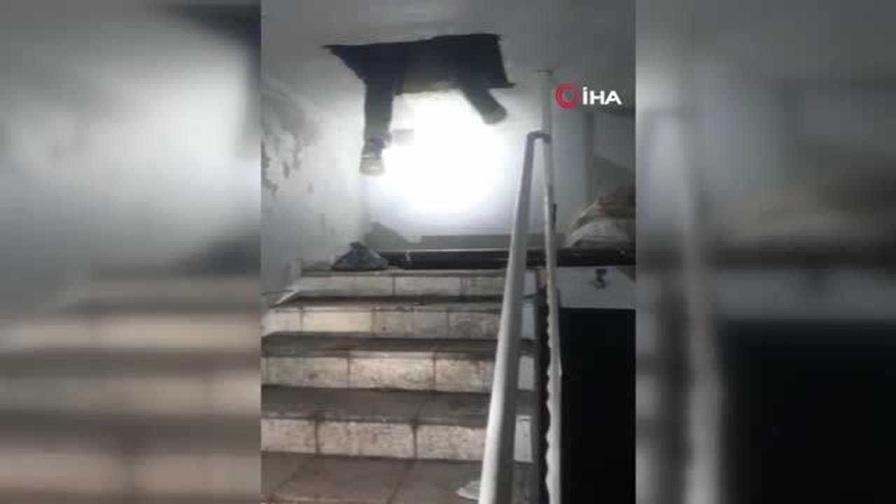 Son dakika! Adana'da kahvehaneye baskın: Güvenlik kamerasından polisleri gören şüpheliler binanın terasına saklandı