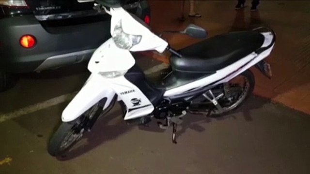 Mulher fica ferida em acidente entre carro e moto no Bairro São Cristóvão
