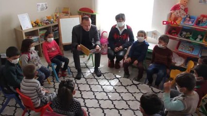 AĞRI'DA MİLLİ EĞİTİM MÜDÜRÜ PROJE KAPSAMINDA ÖĞRENCİLERE MASAL OKUDU