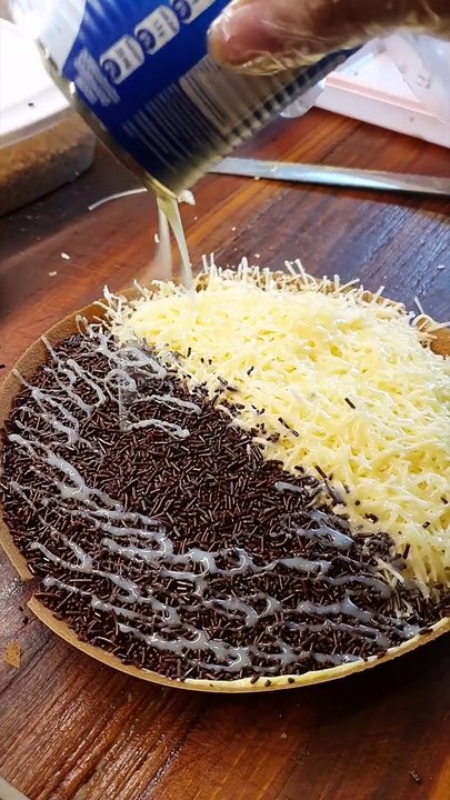 Martabak Cirebon. Martabak Setengah Coklat Setengah Keju Cirebon.