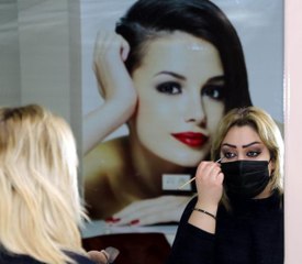 Son dakika haberleri... PANDEMİDE KADINLARIN MAKYAJ ALIŞKANLIĞI DEĞİŞTİ; GÖZLERE YOĞUNLAŞTILAR
