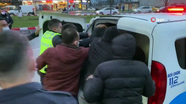 Elektrik Direğine Çarpıp Kaçan Sürücü, Kavşakta Otomobile Çarparak Takla Attı