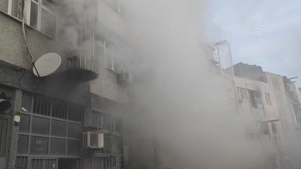 Bayrampaşa'da oto tamirhanesinde çıkan yangın söndürüldü