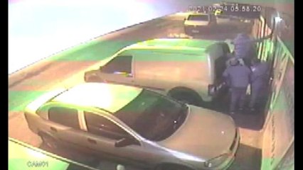 Ümraniye'de dükkan soymaya çalışan 5 şüpheliye, mahalleliden su müdahalesi