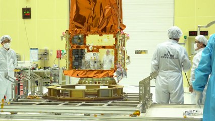 차세대 중형위성 발사 하루 연기..."발사체 상단부에 문제" / YTN