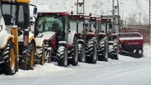 Kars kar yağışıyla yeniden beyaza büründü