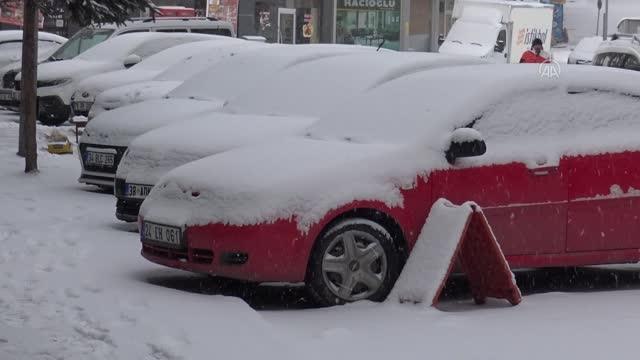 Ardahan kar yağışıyla yeniden beyaza büründü
