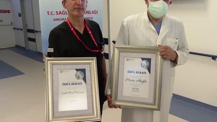Mehmet Akif Ersoy Bilim ve Sanat Ödülü alan hekimler ömürlerini cerrahinin gelişmesine adadı