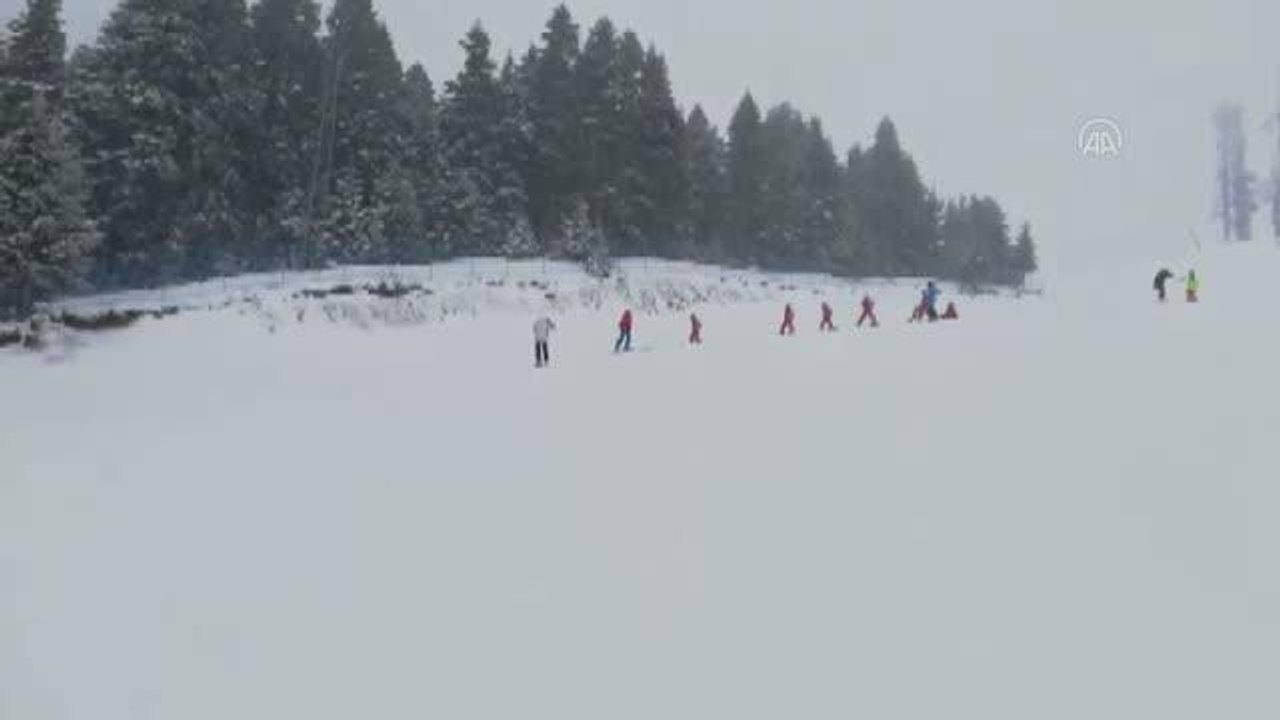 KASTAMONU - Sevgi Evleri'nde kalan çocuklara kayak eğitimi verildi