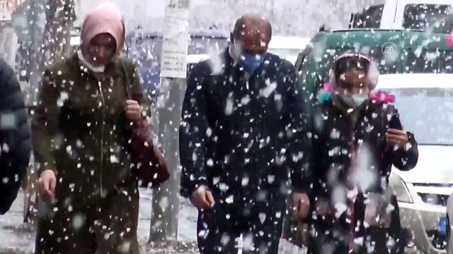 Kars, kar yağışıyla yeniden beyaza büründü (2)