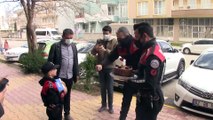 ADIYAMAN - Polis ekiplerinden 8 yaşındaki çocuğa doğum günü sürprizi