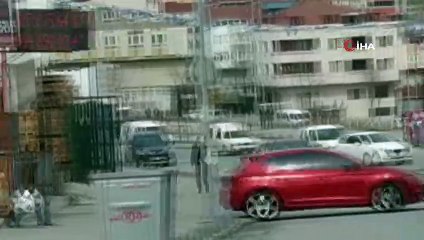 Ana caddede başıboş koşan at şaşırttı