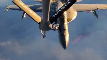 MSB, ABD’ye ait F-18 savaş uçağına yapılan yakıt ikmalinin görüntülerini paylaştı