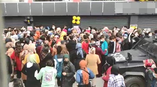 İndirimli ürün almak için koronavirüs tedbirlerini hiçe saydılar