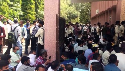 लाचू कॉलेज में लगातार चौथे दिन धरना