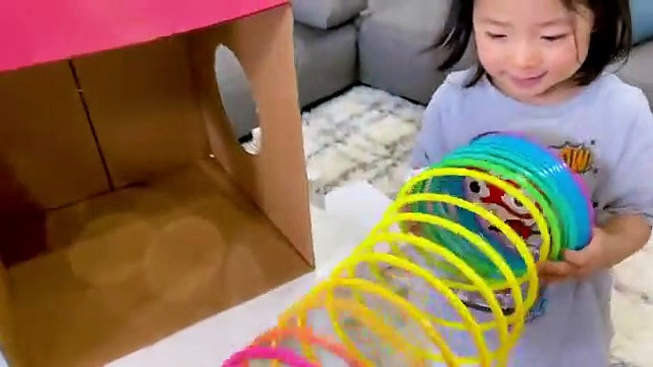 What's in the BOX Challenge Emma vs Kate!!