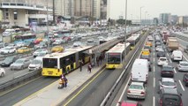 İSTANBUL - Sokağa çıkma kısıtlaması öncesinde trafik yoğunluğu