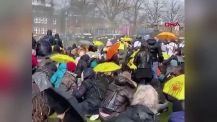Hollanda'da karantina karşıtı protestolar devam ediyor