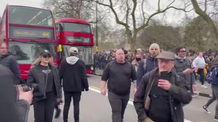İngiltere'de aşı ve Kovid-19 önlemleri protesto edildi (2)