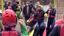DÜZCE - Macera tutkunları Melen Çayı'nda rafting yaparak adrenalin depoladı