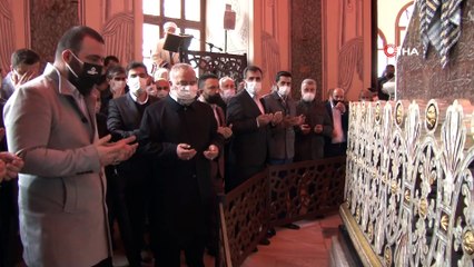 Abdulhamid Han'ın torunu, Bursa'da dedelerinin türbelerini ziyaret etti
