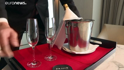 A Paris, des hôtels se réinventent pour s'adapter à la pandémie