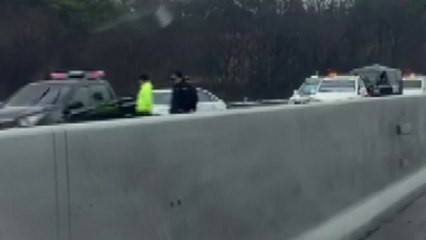 중부내륙고속도로 빗길에 차량 6대 추돌...11명 다쳐 / YTN